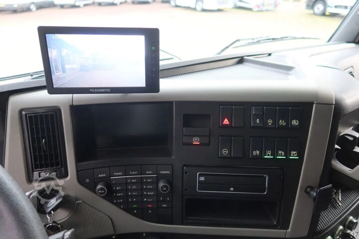 Koffer Volvo FM 330 Bakwagen + Laadklep DHollandia 2000 kg