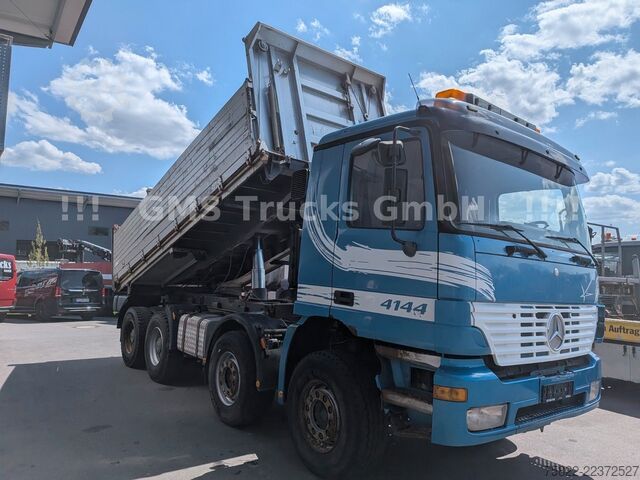 Three-sided tipper truck MERCEDES-BENZ Actros 4143 / V6 / Blatt - Blatt / Retarder