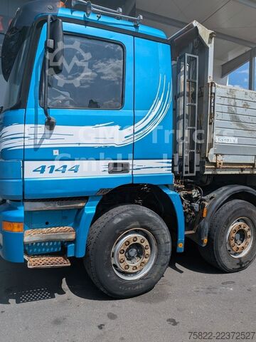 Three-sided tipper truck MERCEDES-BENZ Actros 4143 / V6 / Blatt - Blatt / Retarder