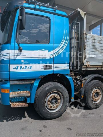 Tipper truck MERCEDES-BENZ Actros 4143 / V6 / Blatt - Blatt / Retarder