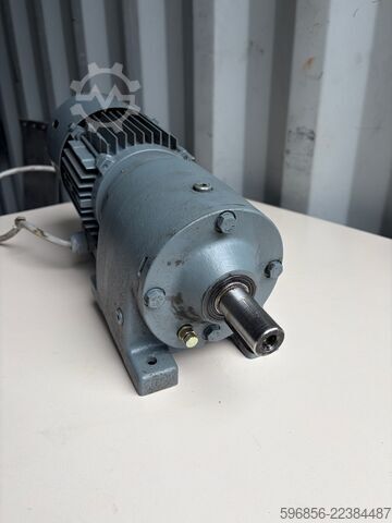  Motoreduktor SEW-EURODRIVE R40DT71C2BMG/Z 0,37 kW 43 obr./min Hamulec 400 V Motoreduktor SEW-EURODRIVE R40DT71C2BMG/Z 0,37 kW 43 obr./min Hamulec 400 V