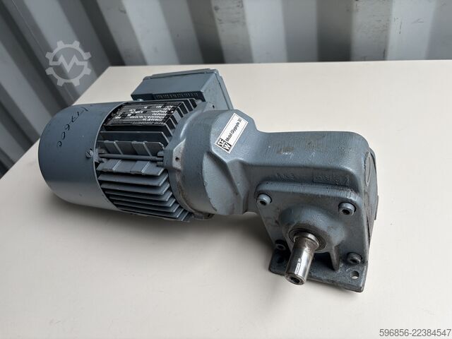  SEW-EURODRIVE S30DT71K-2B 0,25 kW 185 obr./min z hamulcem 220 V SEW-EURODRIVE S30DT71K-2B 0,25 kW 185 obr./min z hamulcem 220 V
