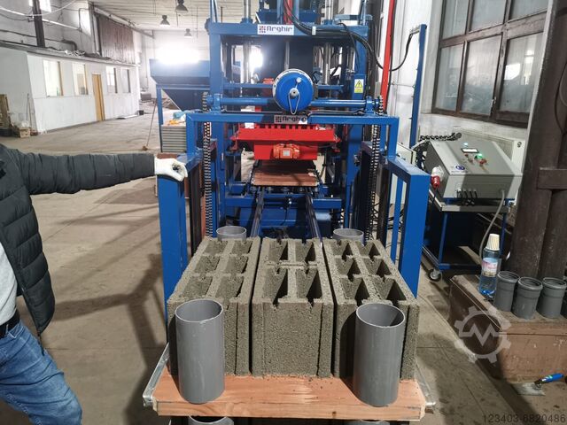 Concrete block making machine S.C. Arghir Prodex S.R.L. Speed 700
