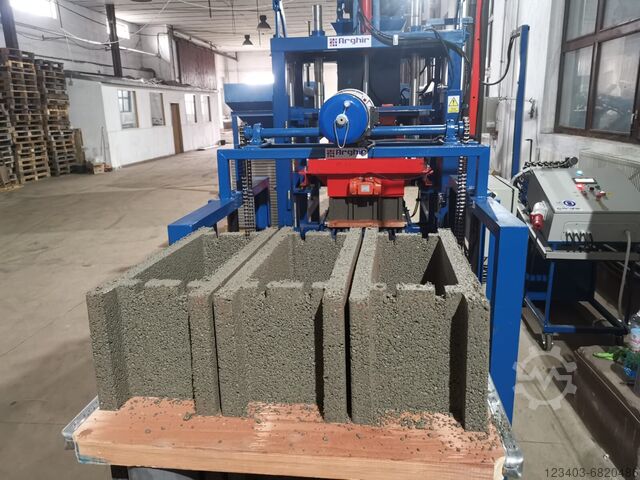 Concrete block making machine S.C. Arghir Prodex S.R.L. Speed 700
