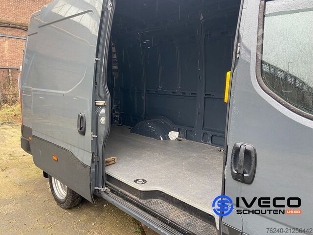 Iveco Daily 40C18V A8 Cruise control - Dubbellucht - Automaat- L3H2 -176pk - Trekhaak Iveco Daily 40C18V A8 Cruise control - Dubbellucht - ...