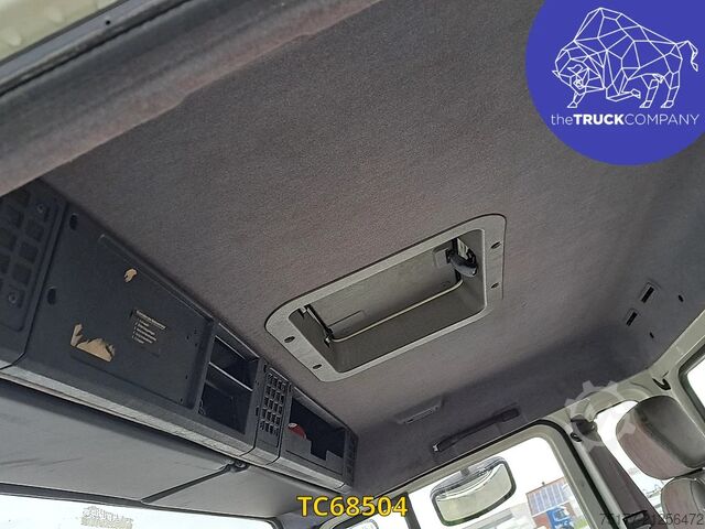 Fahrgestell mit Fahrerhaus Volvo FLC