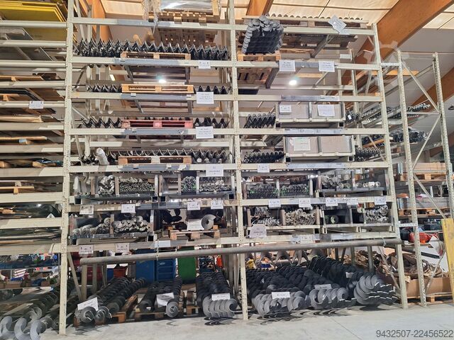 Screws, troughs, hoppers, and systems Wildfellner divers