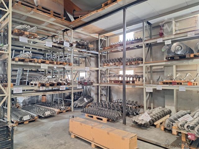 Screws, troughs, hoppers, and systems Wildfellner divers
