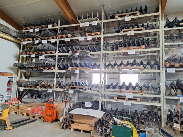 Screws, troughs, hoppers, and systems Wildfellner divers