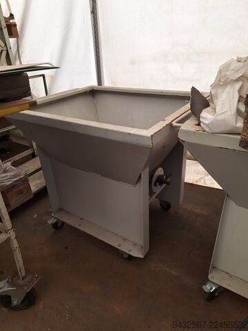 Screws, troughs, hoppers, and systems Wildfellner divers