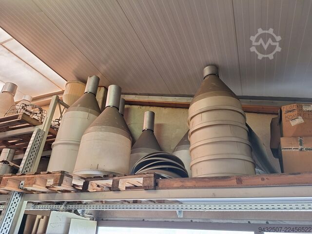 Screws, troughs, hoppers, and systems Wildfellner divers