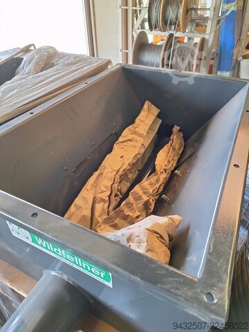 Screws, troughs, hoppers, and systems Wildfellner divers