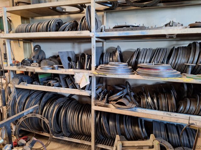 Screws, troughs, hoppers, and systems Wildfellner divers