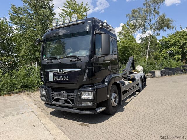 Kipper LKW MAN Truck & Bus TGS  MAN TGS 26.500 3 Achs Abroller
