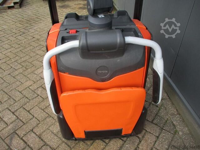 Niederhubwagen TOYOTA LPE200