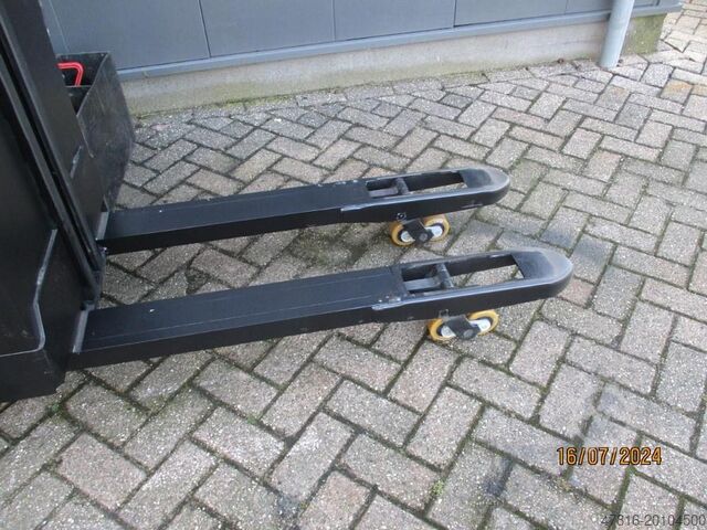 Pallet stacker BT SWE 080L