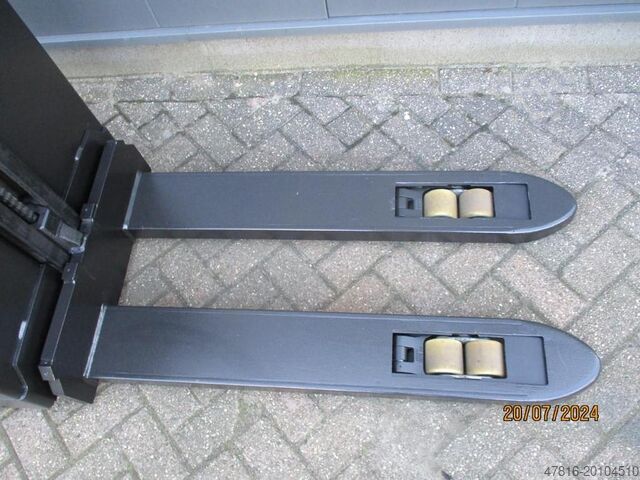 Pallet stacker BT SWE 080L