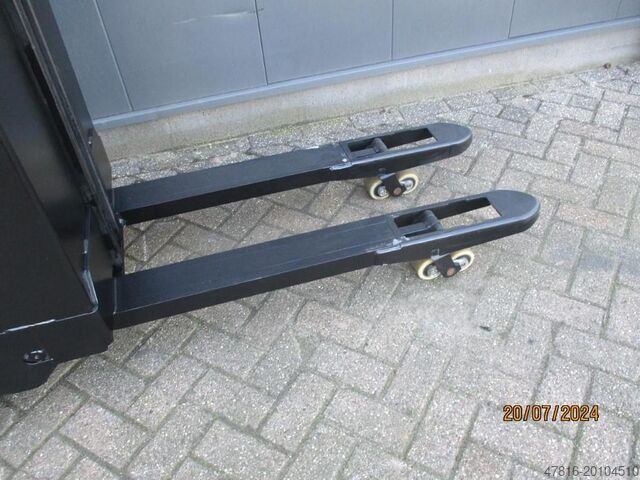 Pallet stacker BT SWE 080L