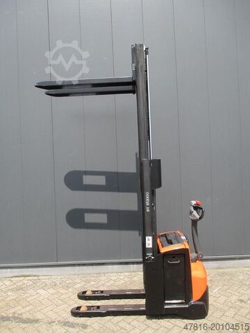 Pallet stacker TOYOTA SWE 120L