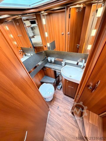 Integriertes Wohnmobil CARTHAGO Chic E-Line I 49 LE  *Festbett-Automatik-AHK*