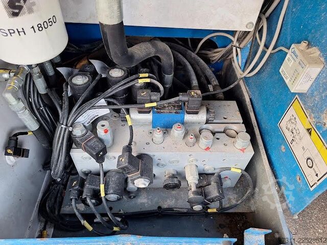 Scherenhebebühne Haulotte COMPACT 12 DX