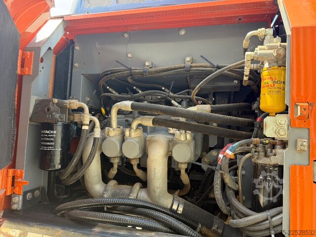 Raupenbagger Hitachi ZX 210 LC-6