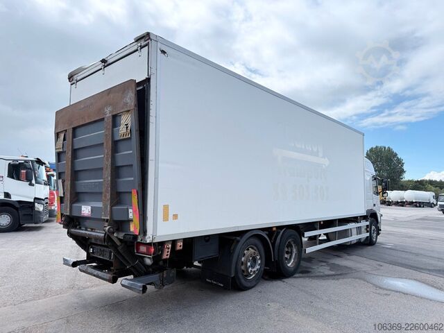 LKW mit Kofferaufbau VOLVO FM 330 6x2*4 Side opening 8.7 m