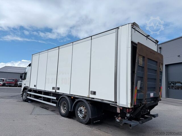 LKW mit Kofferaufbau VOLVO FM 330 6x2*4 Side opening 8.7 m