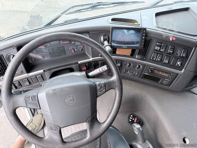 LKW mit Kofferaufbau VOLVO FM 330 6x2*4 Side opening 8.7 m