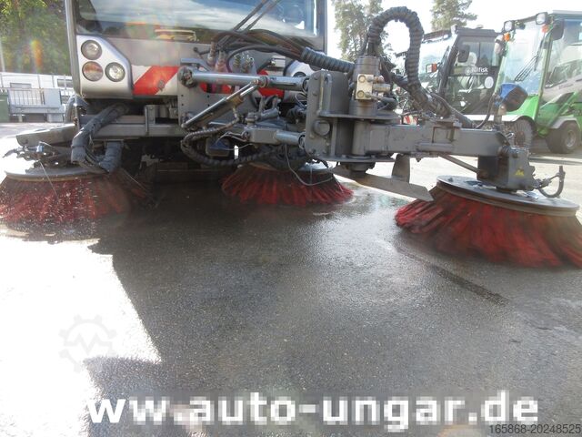 Sweeper Boschung S3 Kehrmaschine urban sweeper Wildkraut