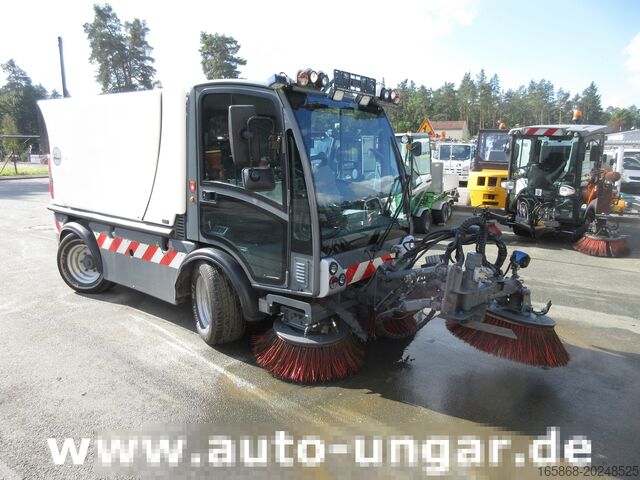 Kehrmaschine Boschung S3 Kehrmaschine urban sweeper Wildkraut
