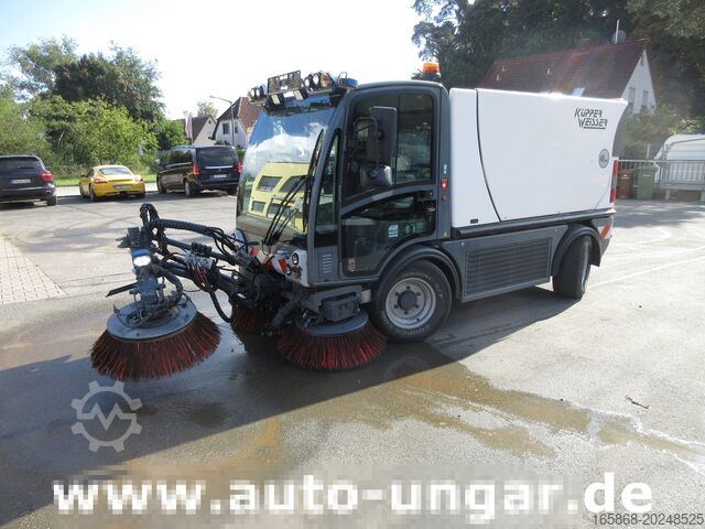 Kehrmaschine Boschung S3 Kehrmaschine urban sweeper Wildkraut