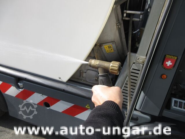 Sweeper Boschung S3 Kehrmaschine urban sweeper Wildkraut