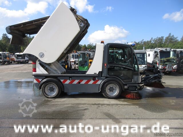 Kehrmaschine Boschung S3 Kehrmaschine urban sweeper Wildkraut