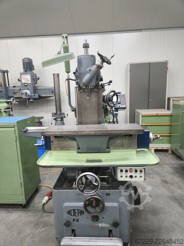 Universal milling and boring machine Acciera F4