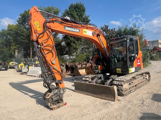 Tracked Excavator Doosan DX140LCR-5 with PowerTilt OQ65 quickcoupler (without bucket)