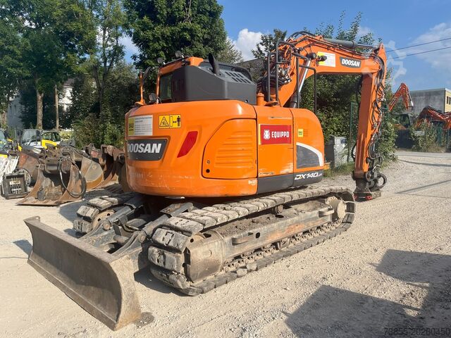Tracked Excavator Doosan DX140LCR-5 with PowerTilt OQ65 quickcoupler (without bucket)