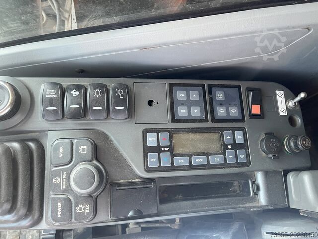 Tracked Excavator Doosan DX140LCR-5 with PowerTilt OQ65 quickcoupler (without bucket)