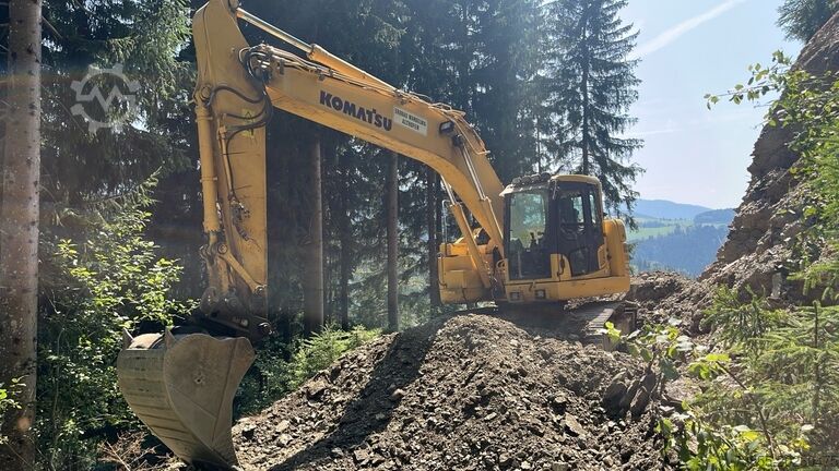 Tracked Excavator Komatsu PC228US-LC-8