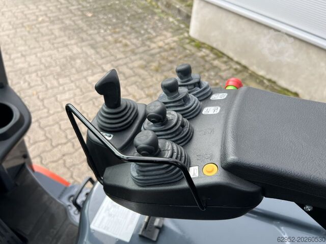 Electric 3-wheel forklift Toyota 8 FBEK 16 T / 750 Stunden!