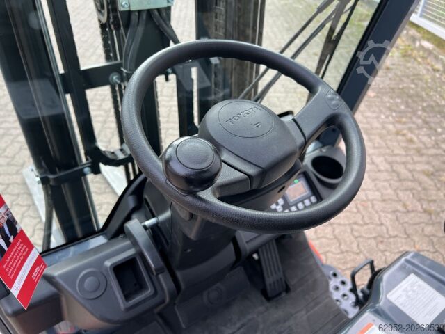 Electric 3-wheel forklift Toyota 8 FBEK 16 T / 750 Stunden!