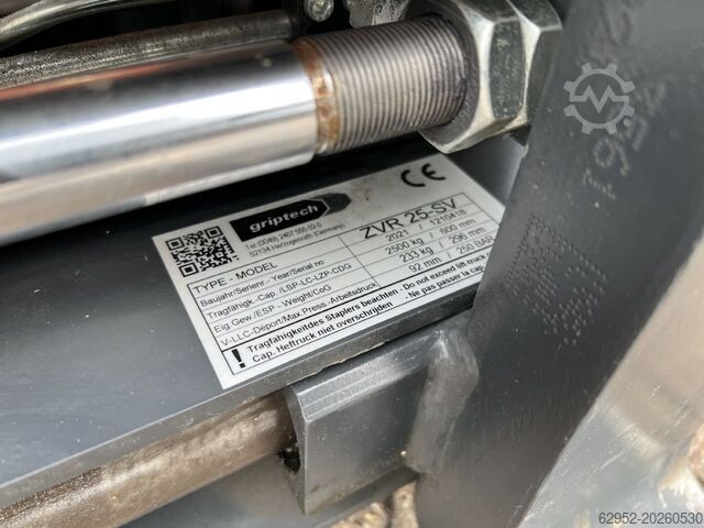 Electric 3-wheel forklift Toyota 8 FBEK 16 T / 750 Stunden!