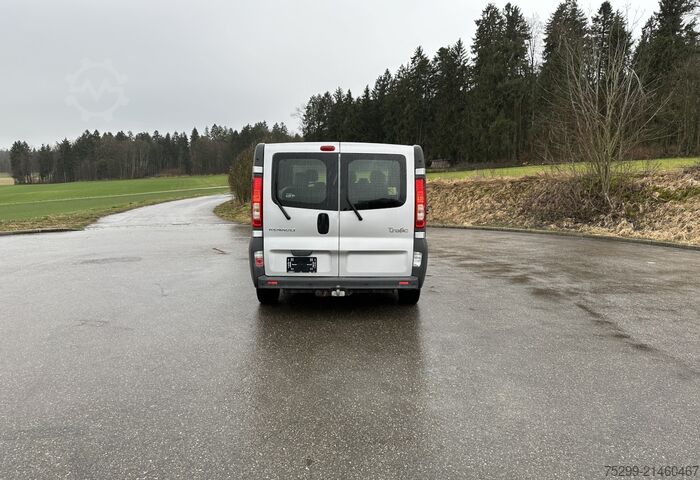 Customized van Renault Trafic dCi115