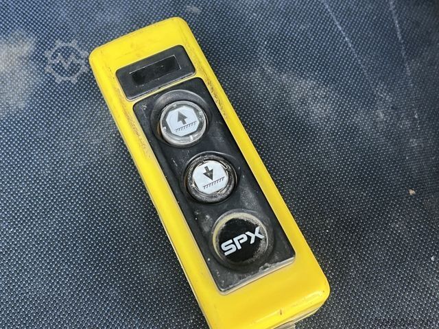 Transporter mit Kipper IVECO Daily 35S16 DoKa Klima AHK 7-Sitzer Start/Stop