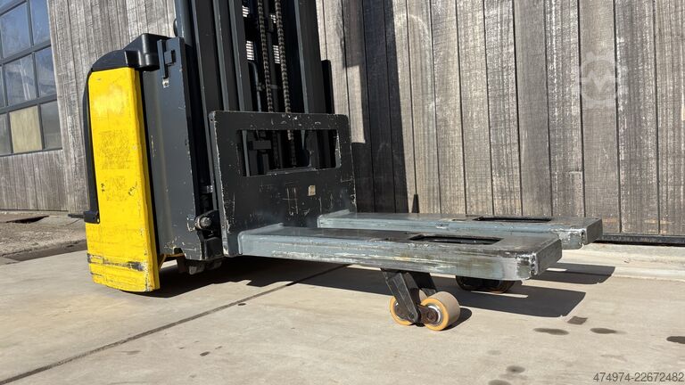 Doppelstockstapler mit Initialhub Komatsu CNI 14
