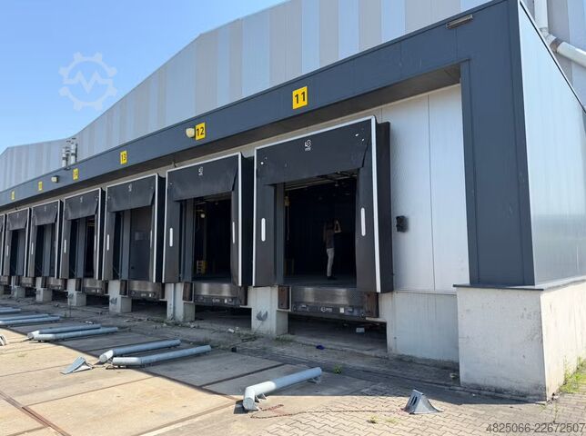 Demontierbare Lagerhalle mit Verladerampen, 234 m² Industrial warehouse 36 x 6,5