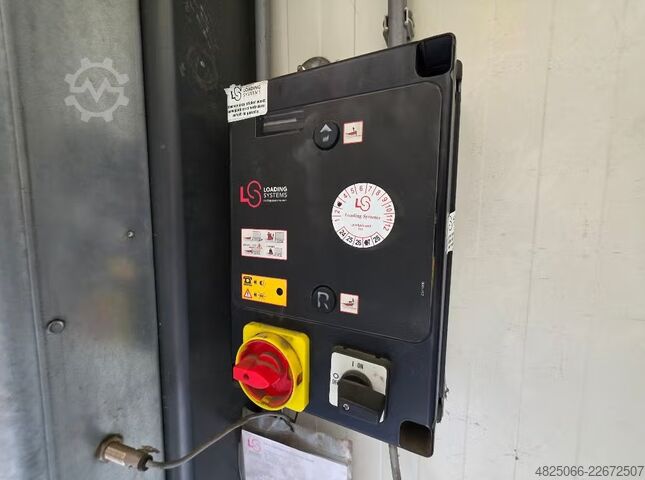Demontierbare Lagerhalle mit Verladerampen, 234 m² Industrial warehouse 36 x 6,5