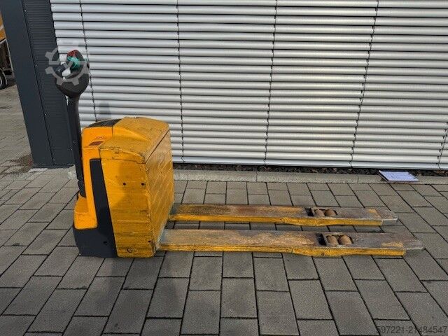 Elektrische Niederhubwagen Jungheinrich EJE 220 (Gabellänge 1800 mm!!!)