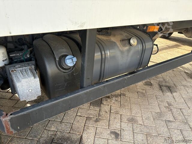 Box body DAF LF 45.160 + euro 5 + lift + 12ton