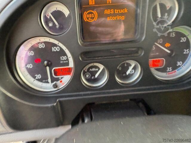 Box body DAF LF 45.160 + euro 5 + lift + 12ton